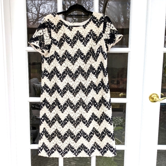 Talbots Black & White Chevron Crochet Lace Sheath Career Cocktail Dress Size 8 - Picture 1 of 5